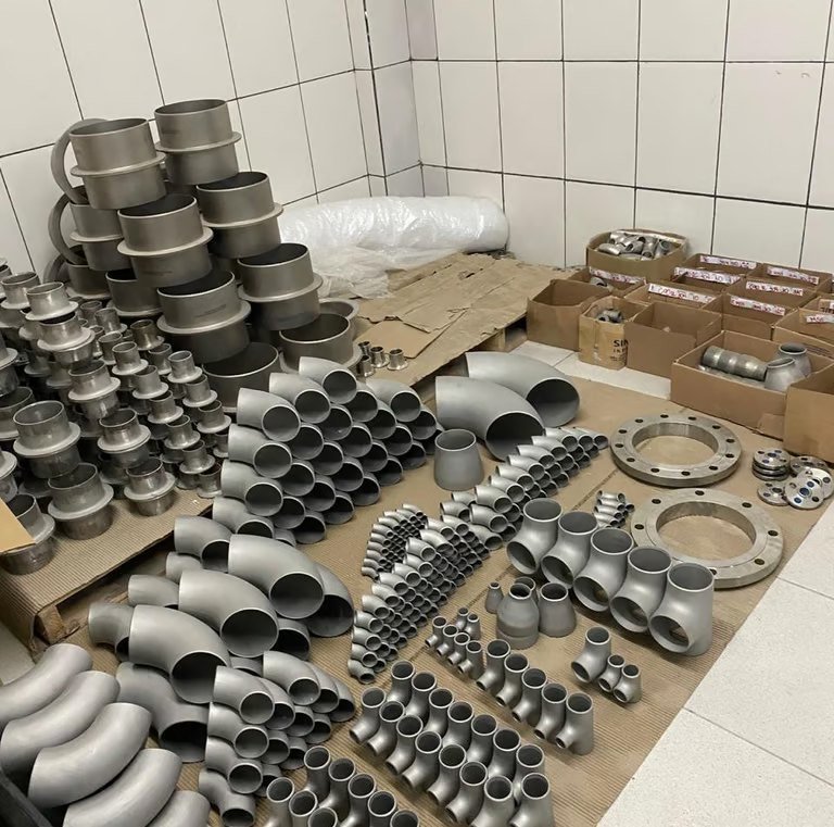 Estoque de conexões em aço inox